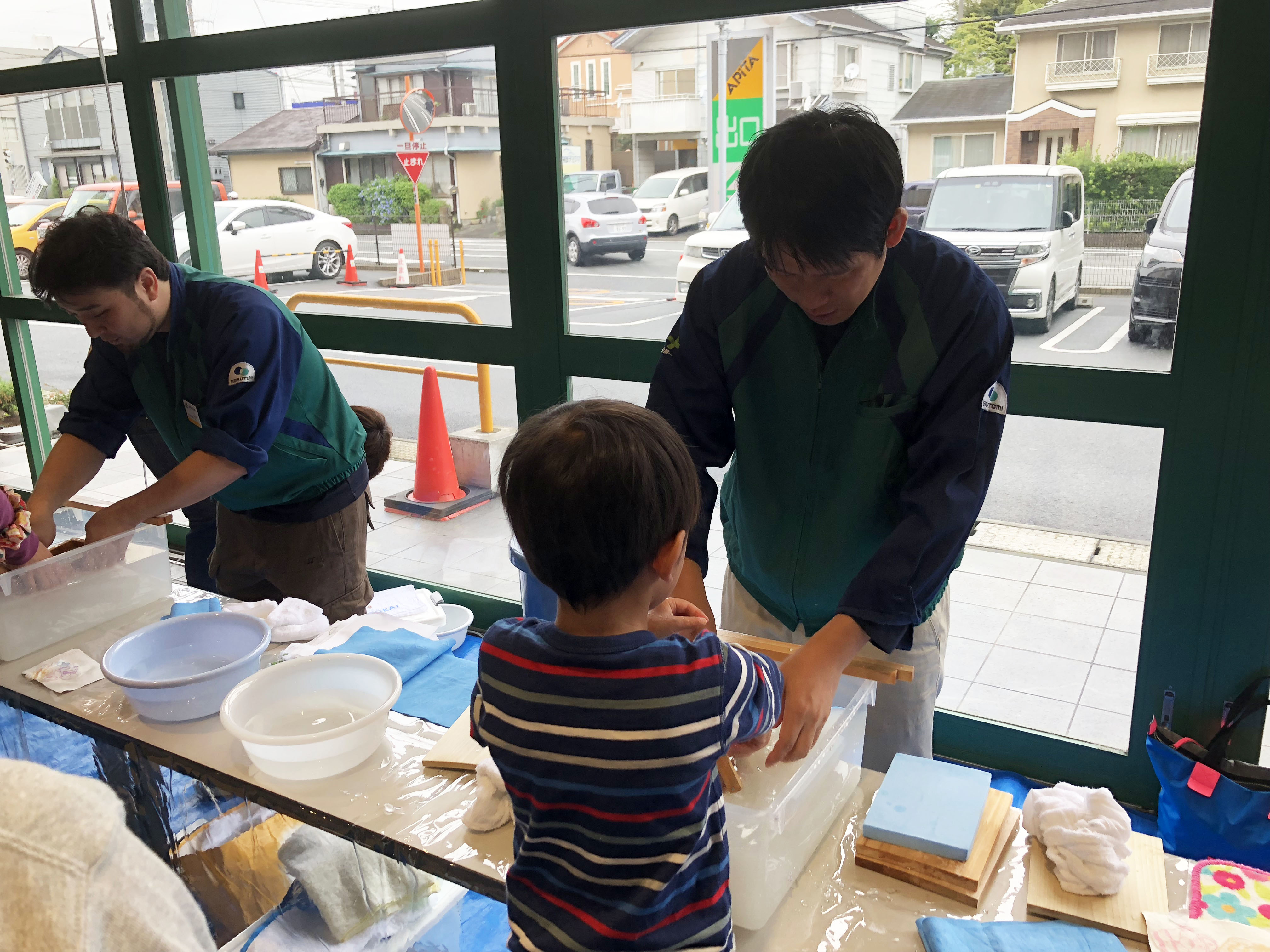 丸富製紙アピタ富士吉原店紙漉き